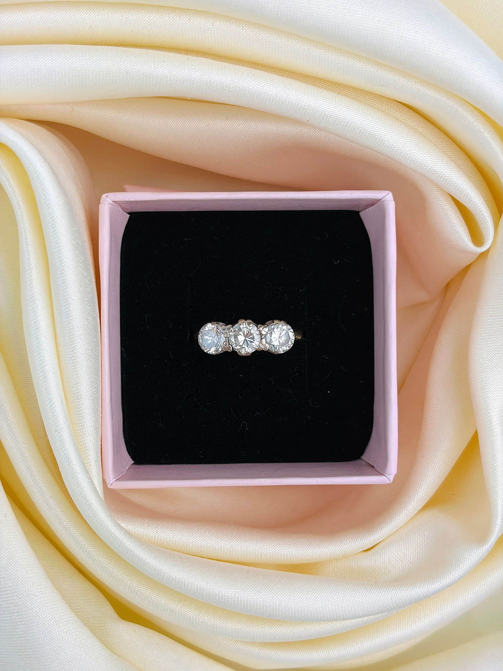 VINTAGE 18CT YELLOW GOLD 1.70CT DIAMOND 3 STONE RING - 7