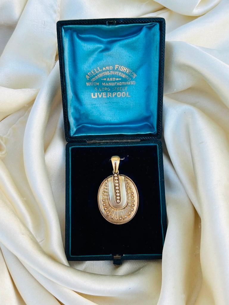 Boxed Antique Large Heavy 15ct Yellow Gold Locket pendant - 6