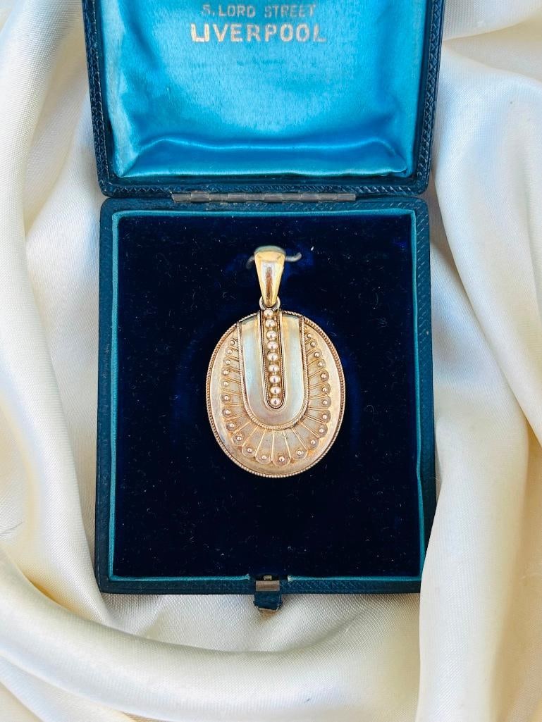 Boxed Antique Large Heavy 15ct Yellow Gold Locket pendant - 8
