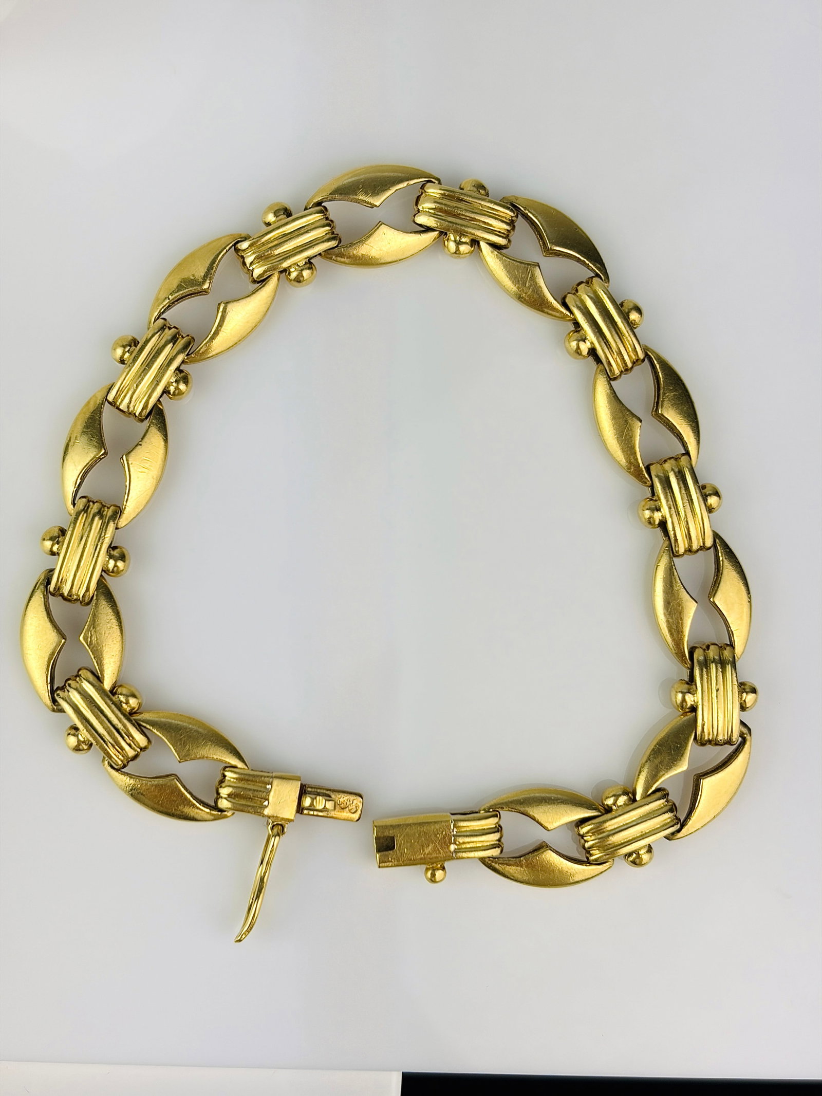 HEAVY 18CT YELLOW GOLD UNUSUAL LINK BRACELET - 3