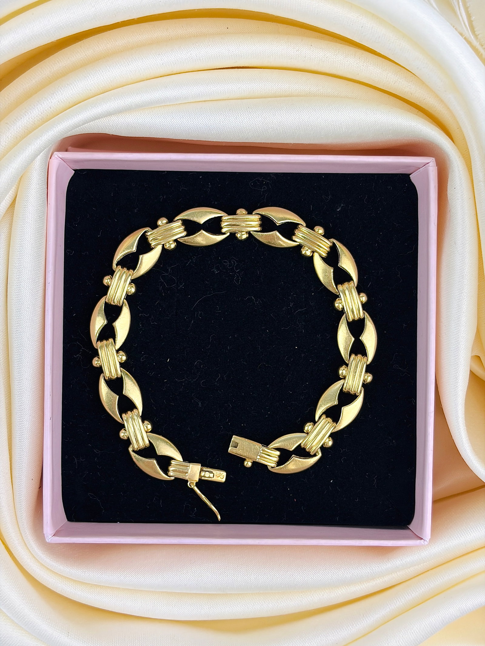 HEAVY 18CT YELLOW GOLD UNUSUAL LINK BRACELET - 6