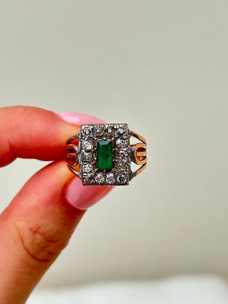 Unusual Emerald and Diamond and Black Enamel Mourning Ring 1806 in Gold - 2