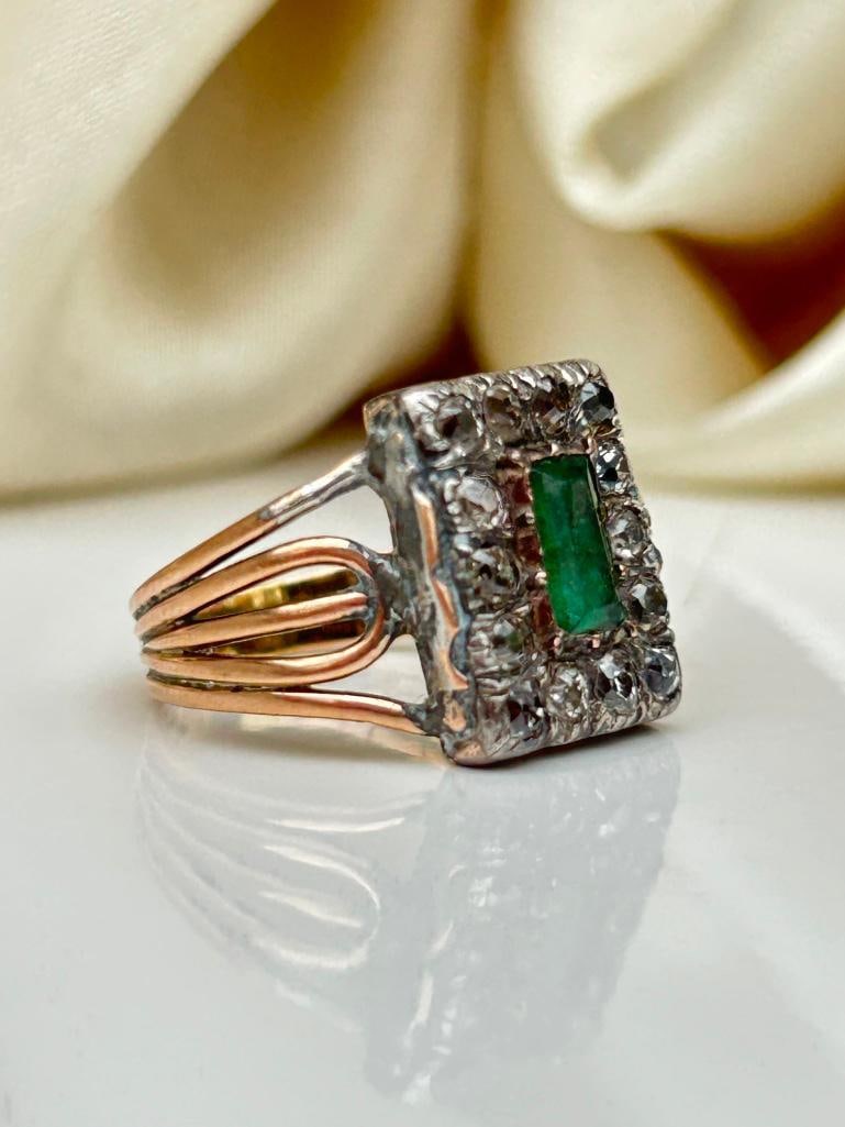 Unusual Emerald and Diamond and Black Enamel Mourning Ring 1806 in Gold - 7