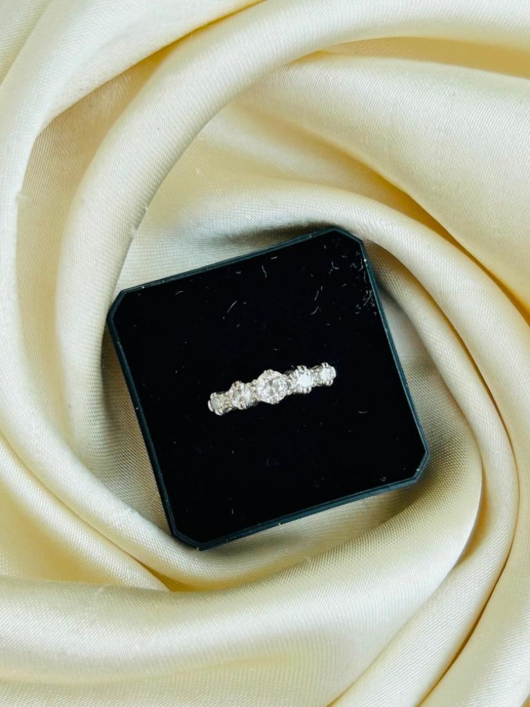 Chunky 18ct Yellow Gold Diamond 5 Stone Ring - 7