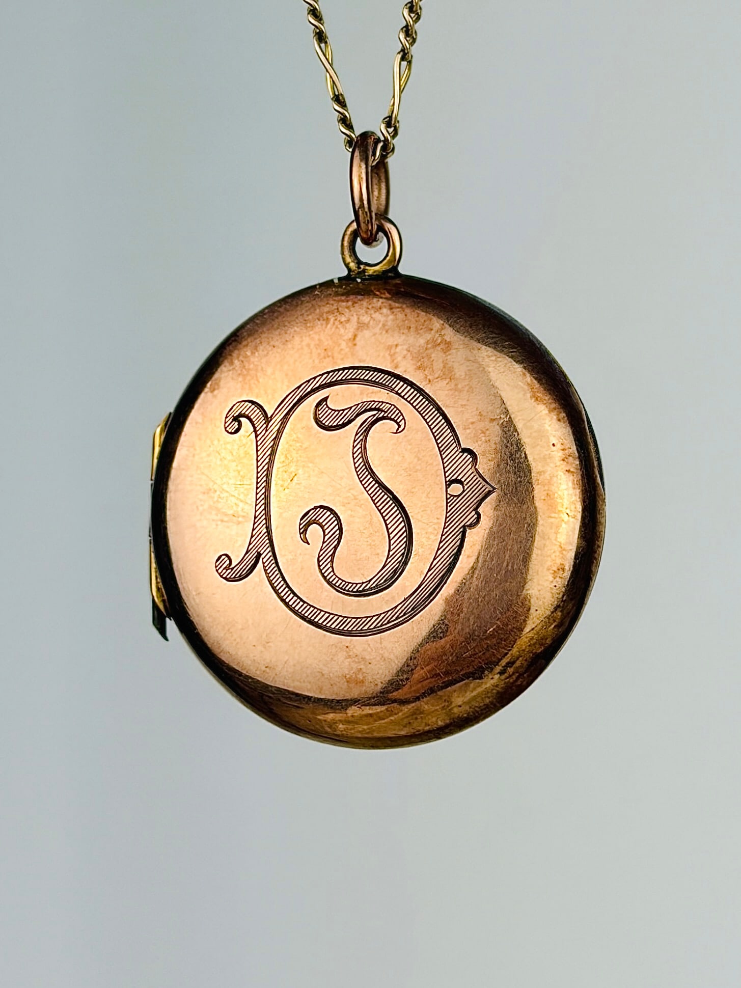 Antique C.1907 9ct Gold Opening Locket Pendant with Hair (1 of 8)