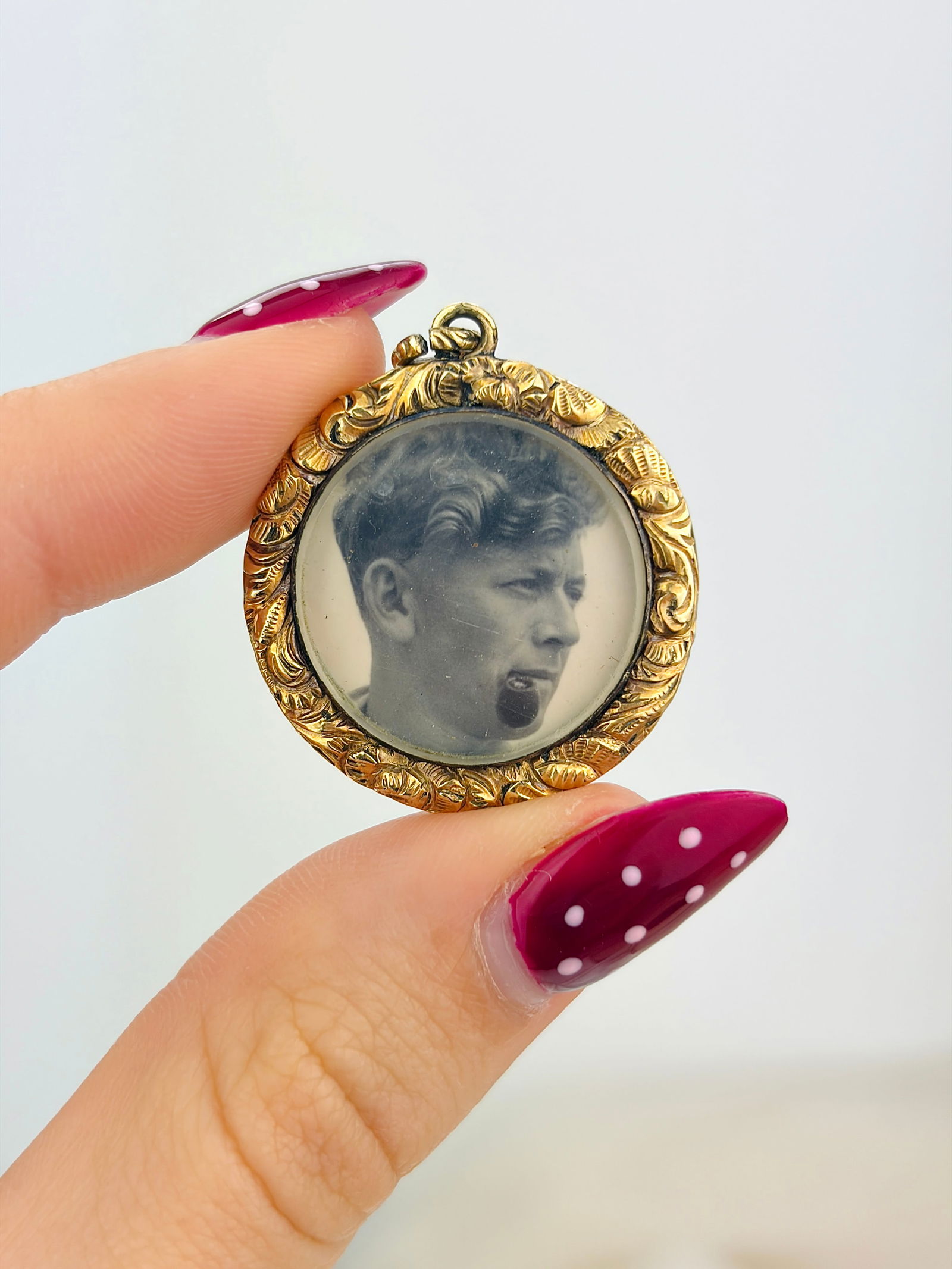 ANTIQUE C.1840 ORNATE GOLD LOCKET PENDANT - 2