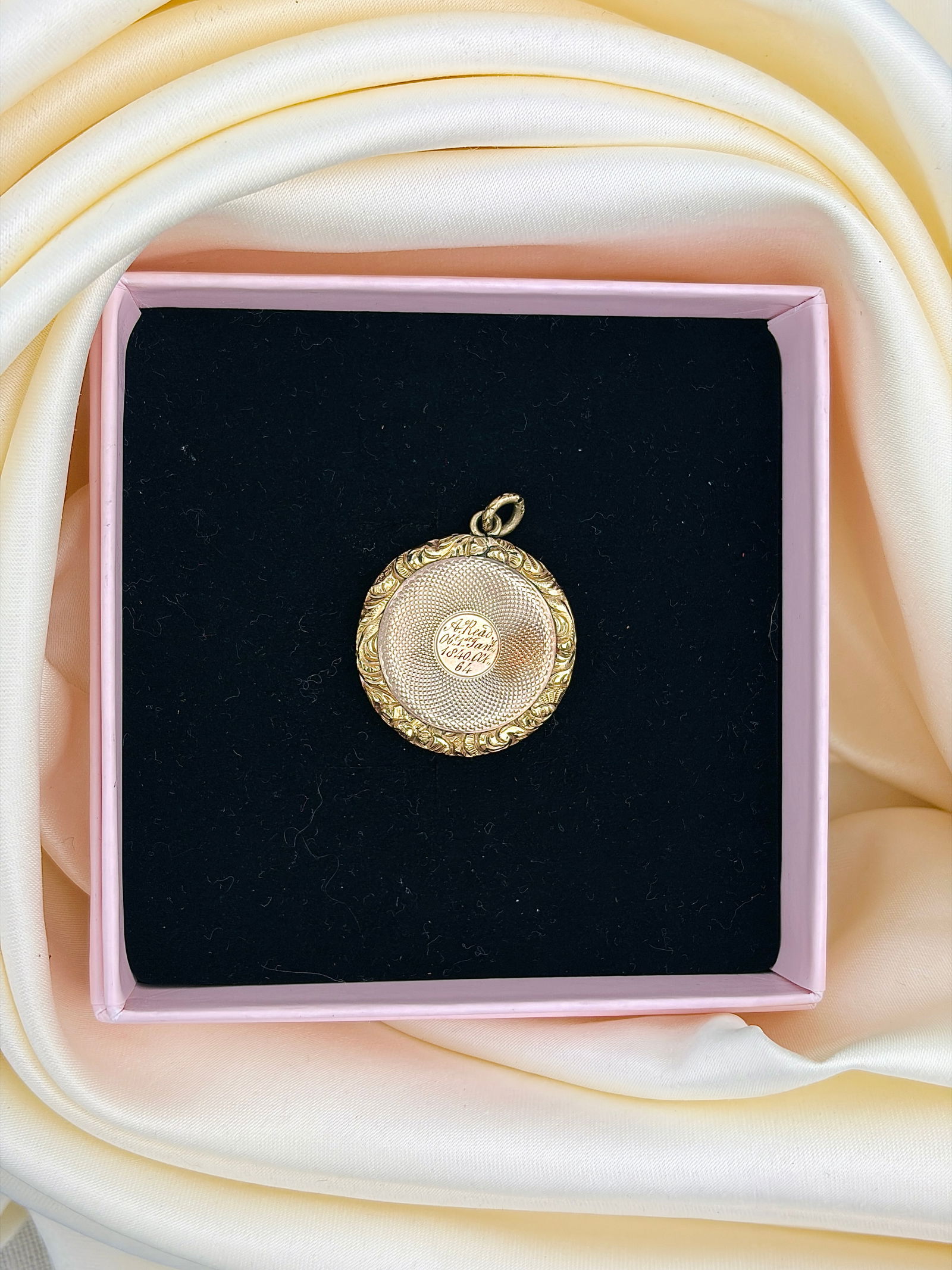 ANTIQUE C.1840 ORNATE GOLD LOCKET PENDANT - 5
