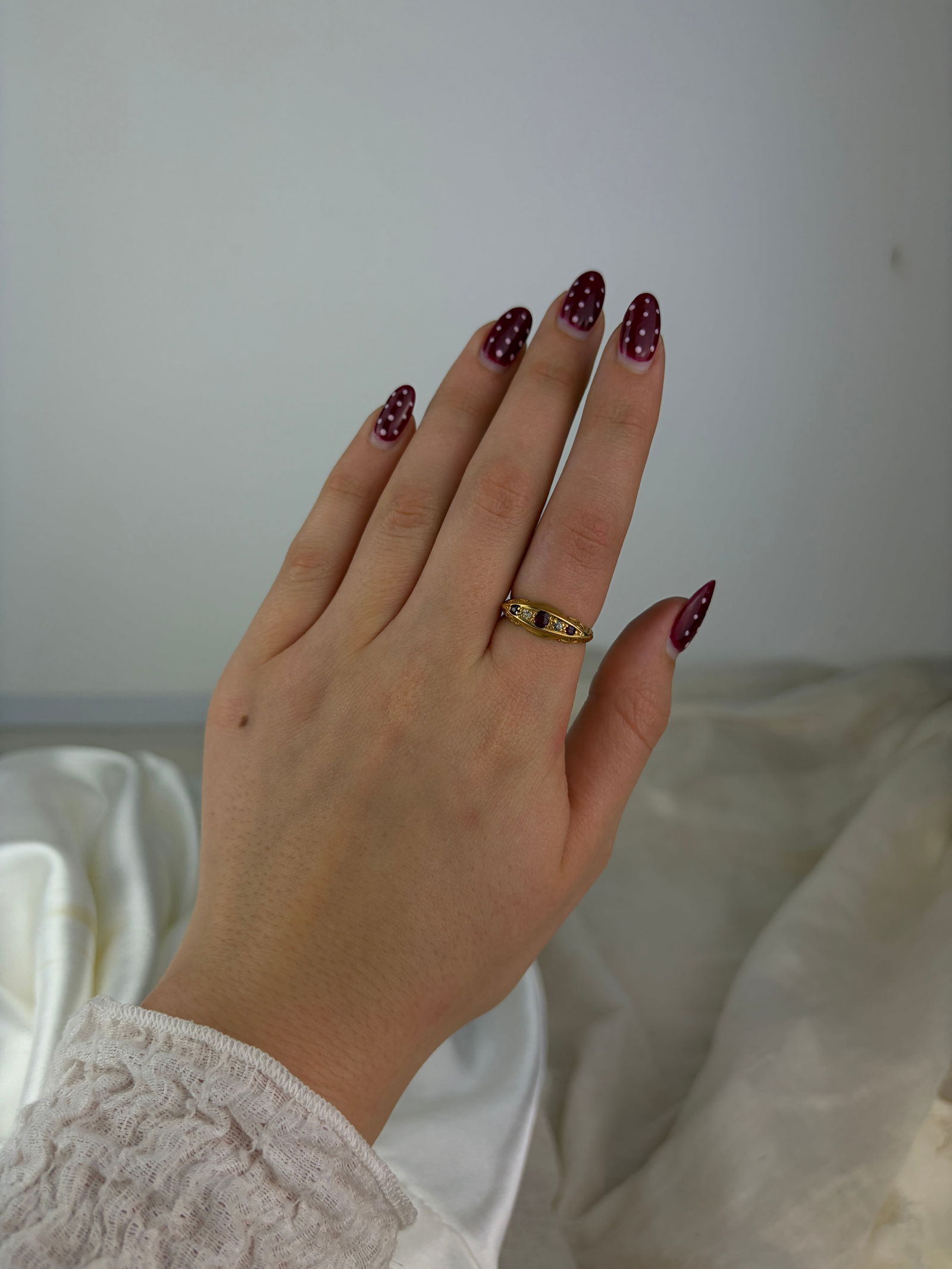 ANTIQUE 18CT YELLOW GOLD RUBY AND DIAMOND 5 STONE SCROLL RING - 7