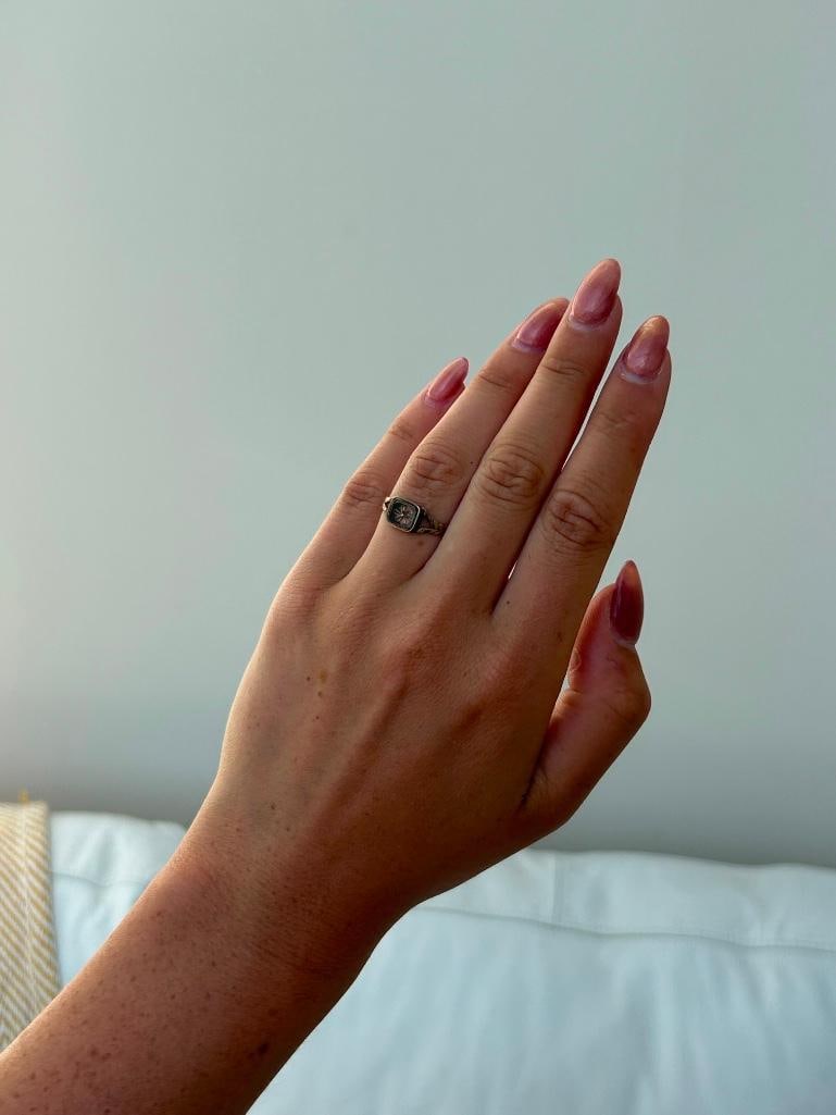 Sweet Georgian era gold flower locket ring and antique box - 3