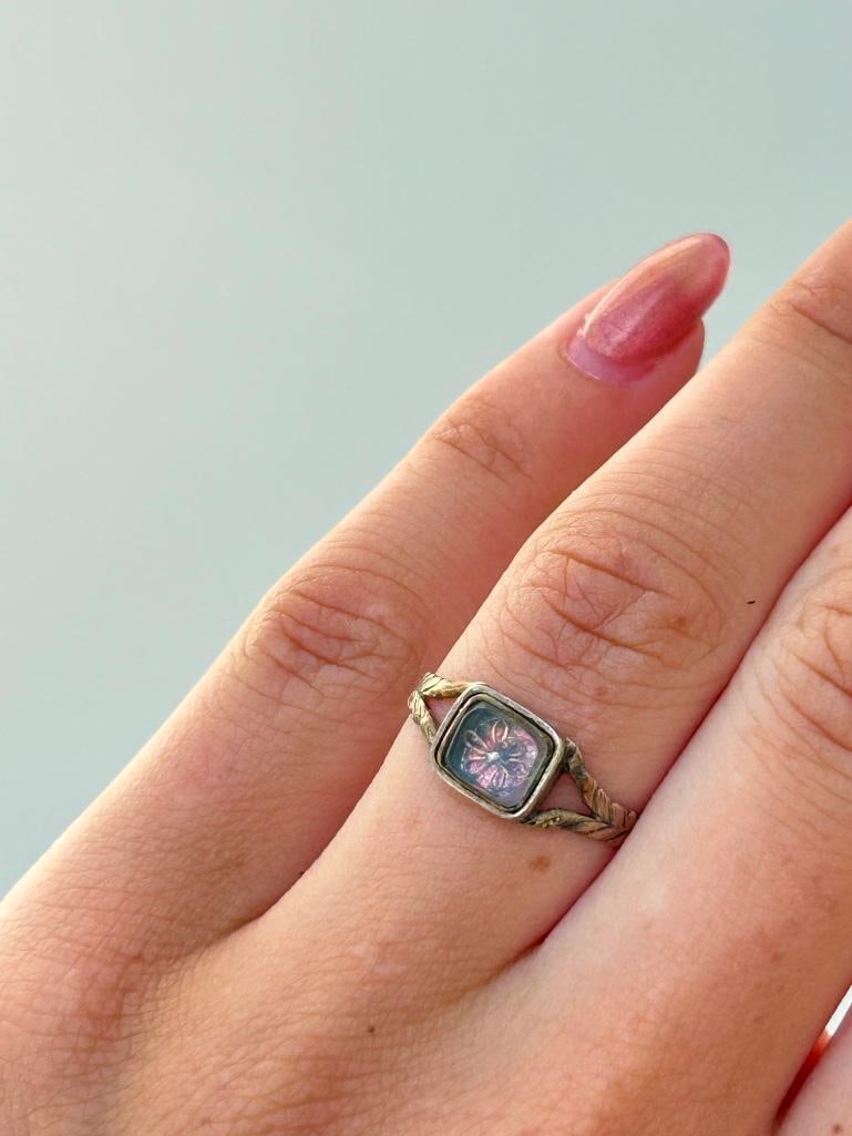 Sweet Georgian era gold flower locket ring and antique box - 4