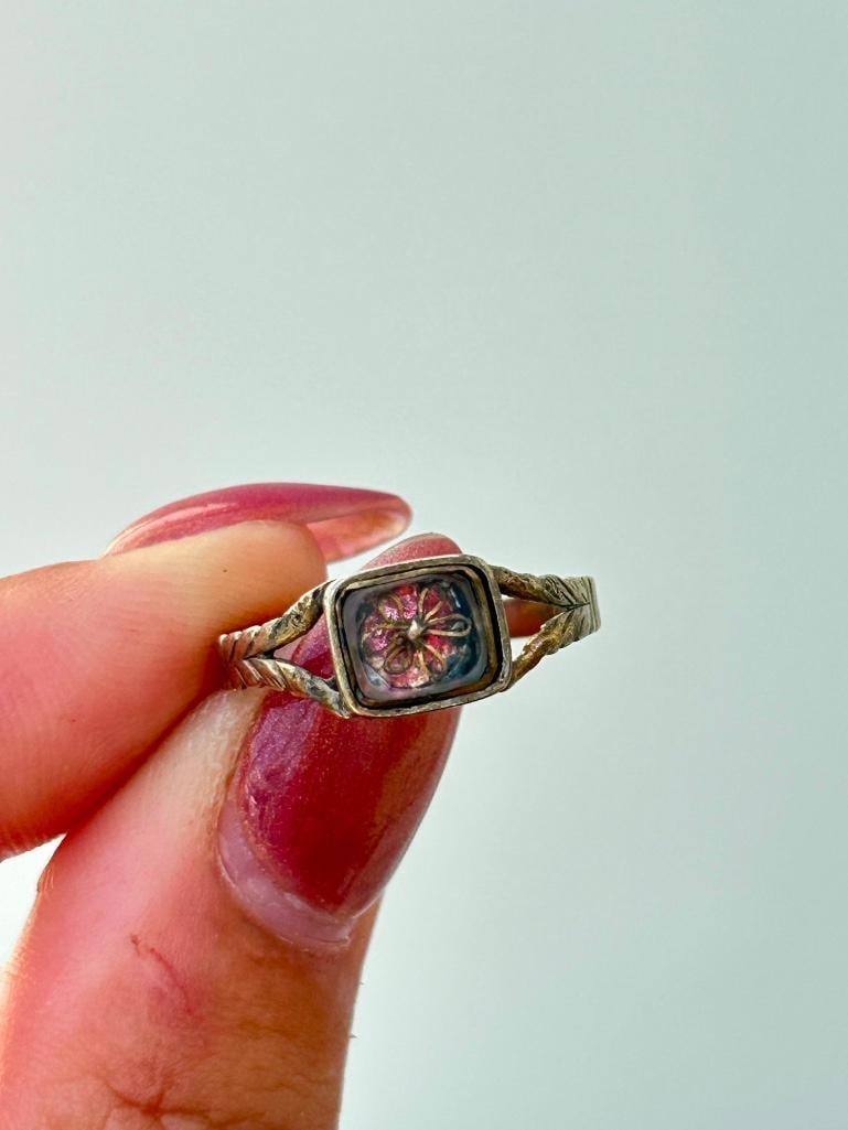 Sweet Georgian era gold flower locket ring and antique box - 5