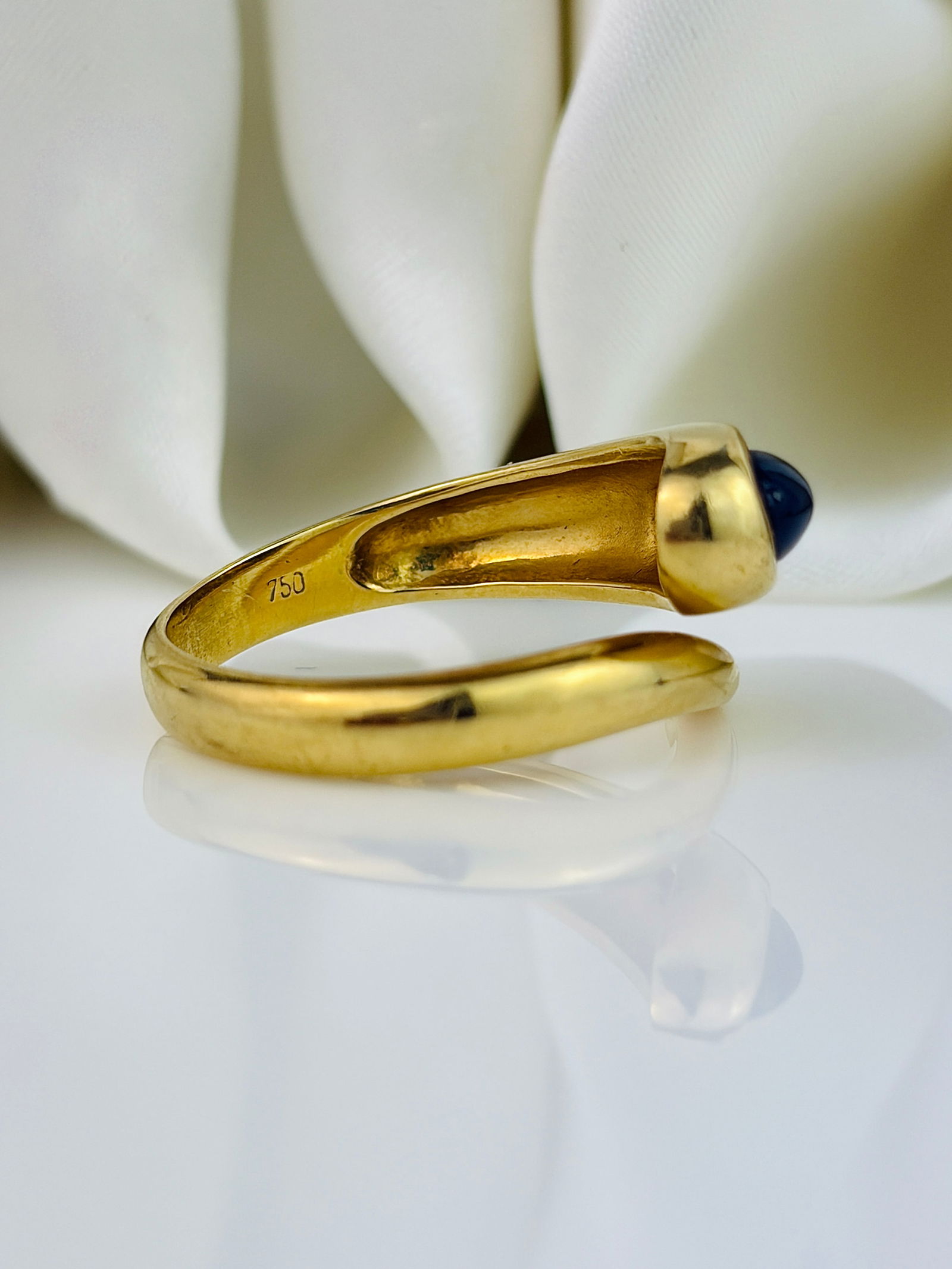 Vintage 18ct Yellow Gold Sapphire and Diamond Wrapped Snake Ring - 2