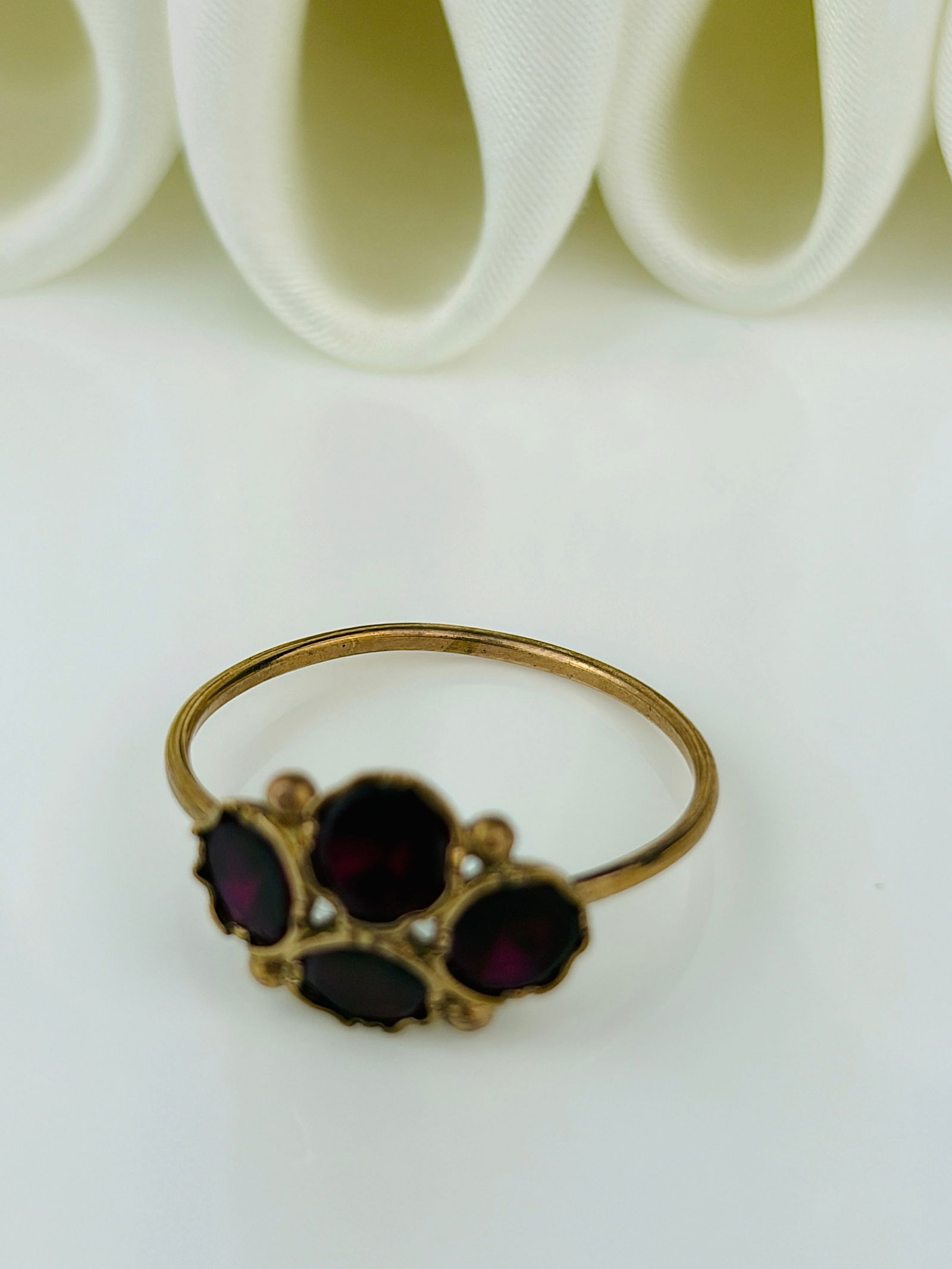 ANTIQUE FLAT CUT GARNET CLUSTER RING IN GOLD - 4