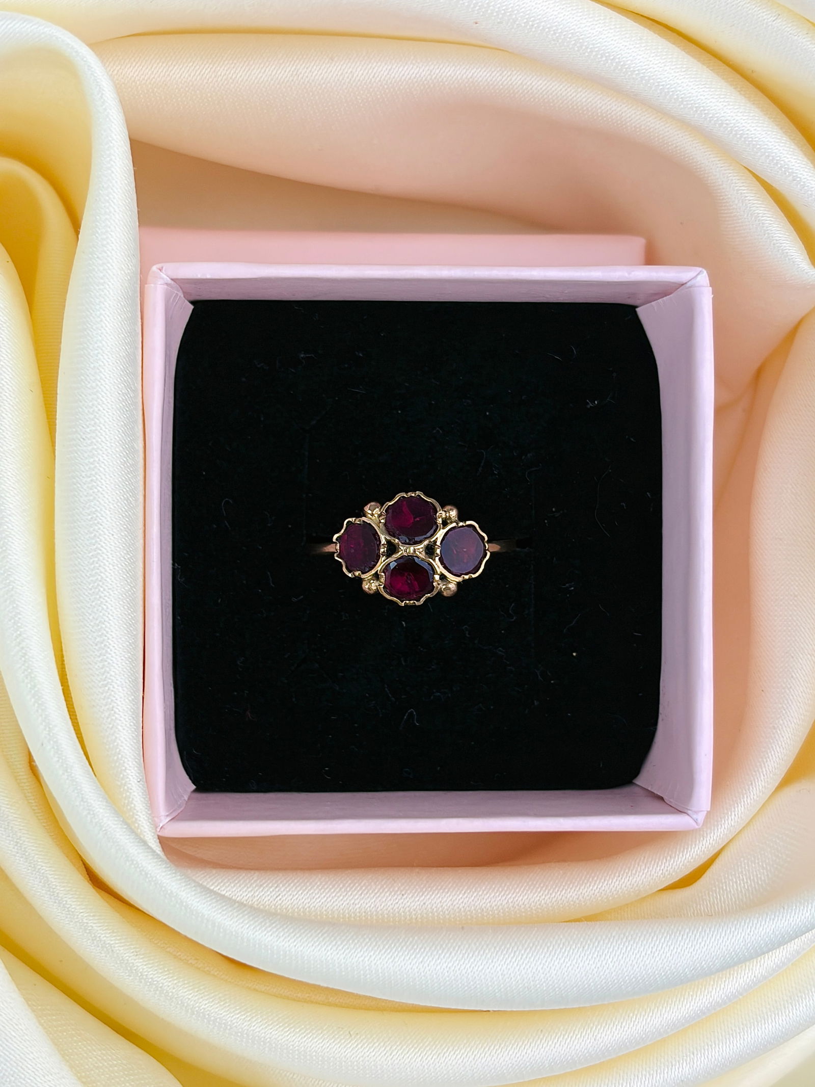 ANTIQUE FLAT CUT GARNET CLUSTER RING IN GOLD - 7