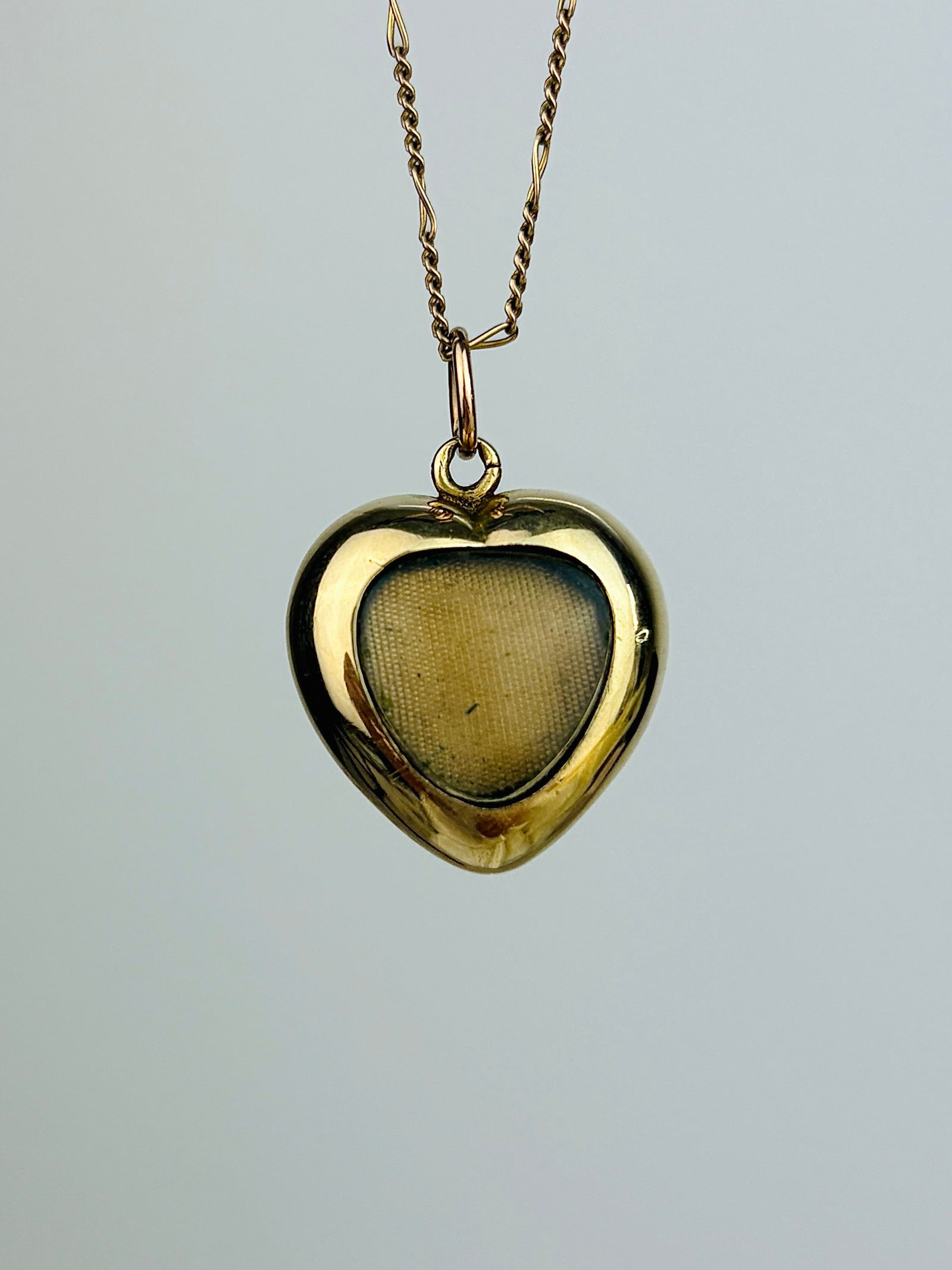 Antique Cabochon Garnet and Gold Ornate Design, Locket Back Heart Pendant - 3