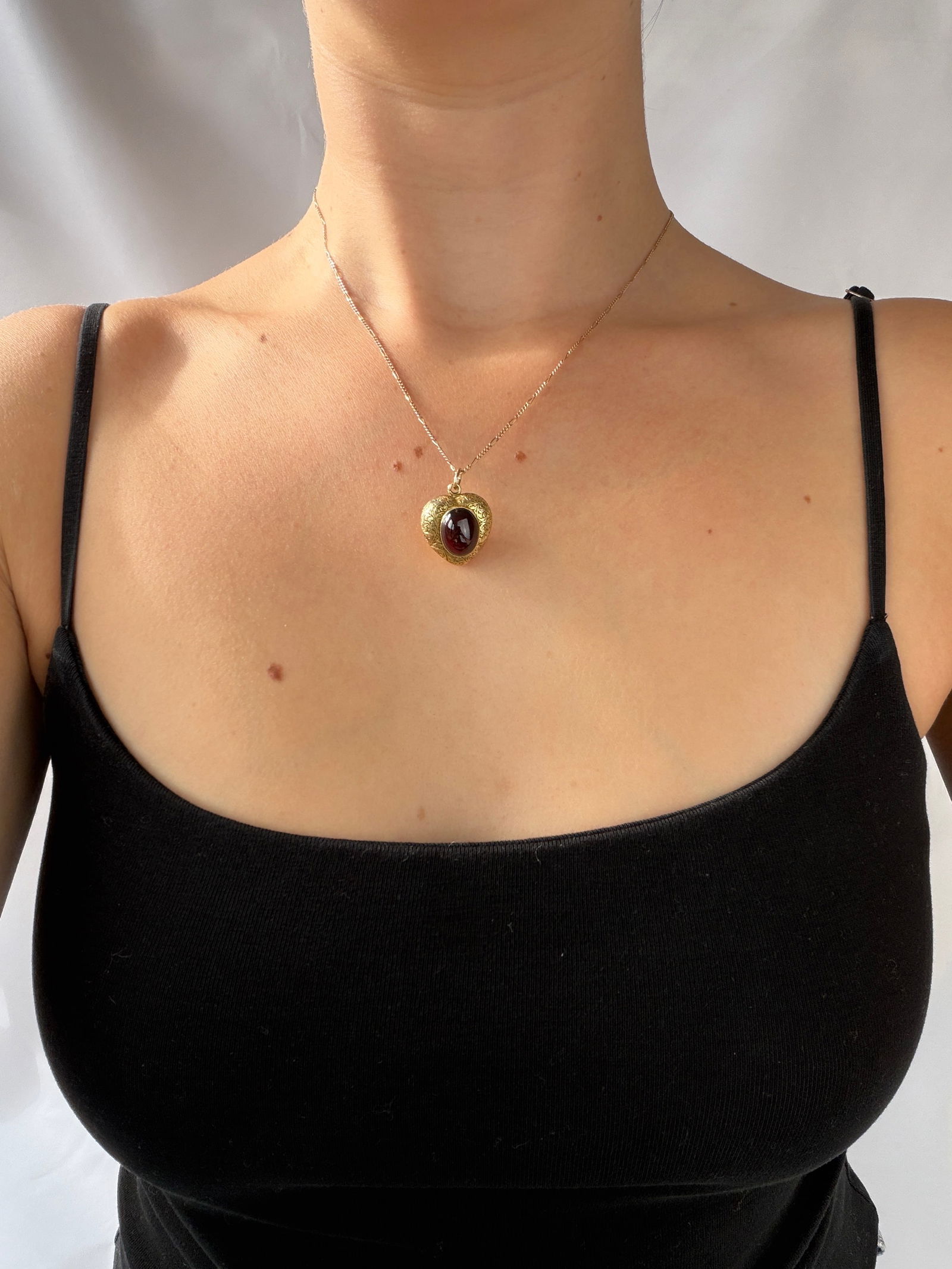 Antique Cabochon Garnet and Gold Ornate Design, Locket Back Heart Pendant - 6