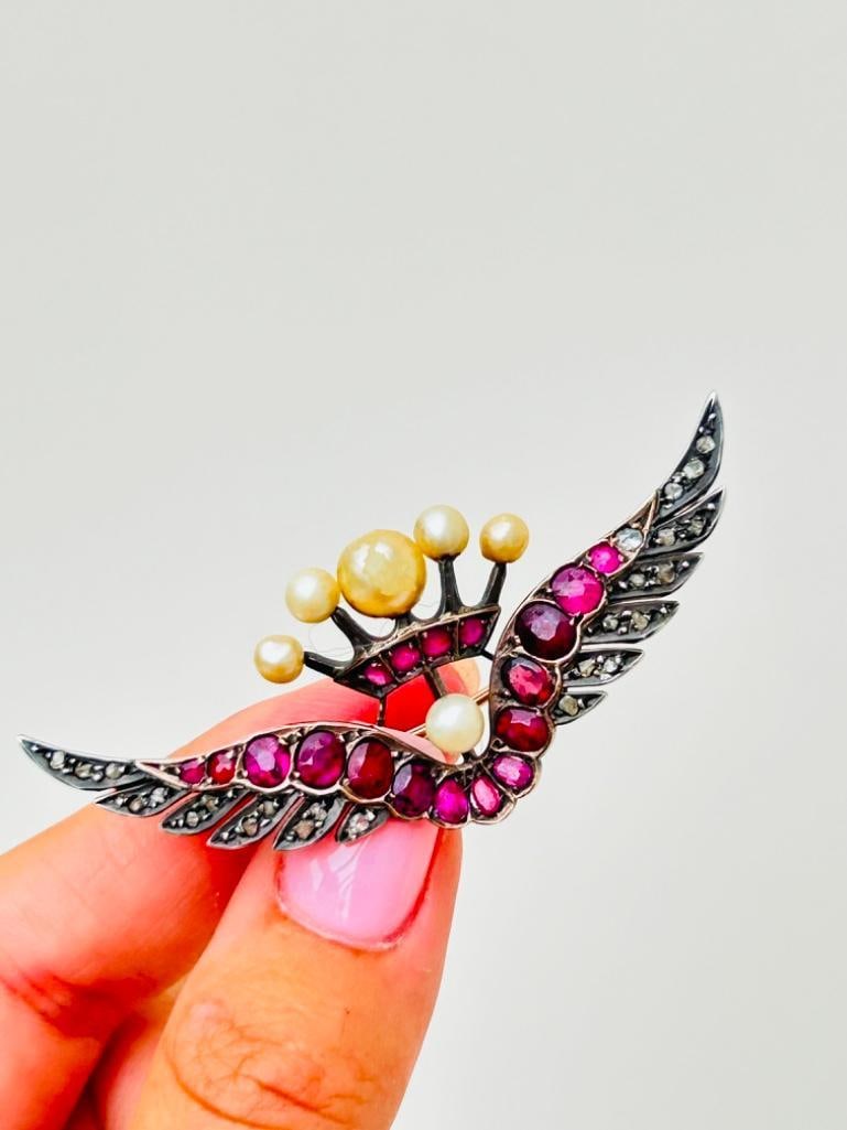 Antique Outstanding Diamond and Ruby Pearl Wings / Crown Brooch in Antique Box - 7