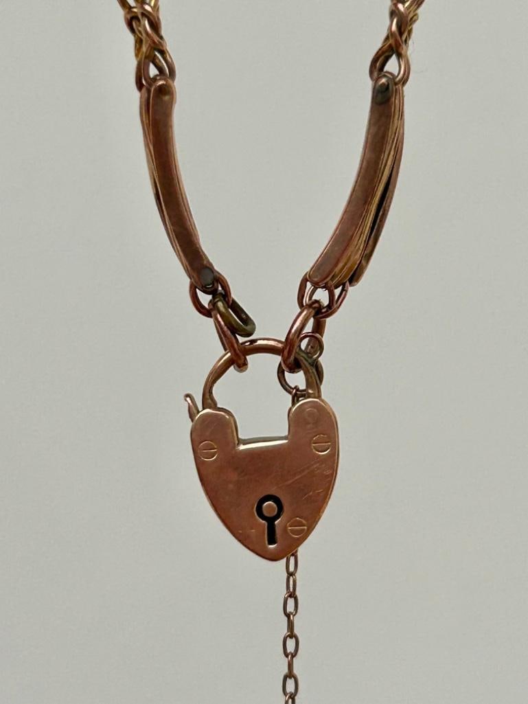 Boxed 9ct Gold Bracelet with Lovers Knot Detailing and a Heart Padlock - 3