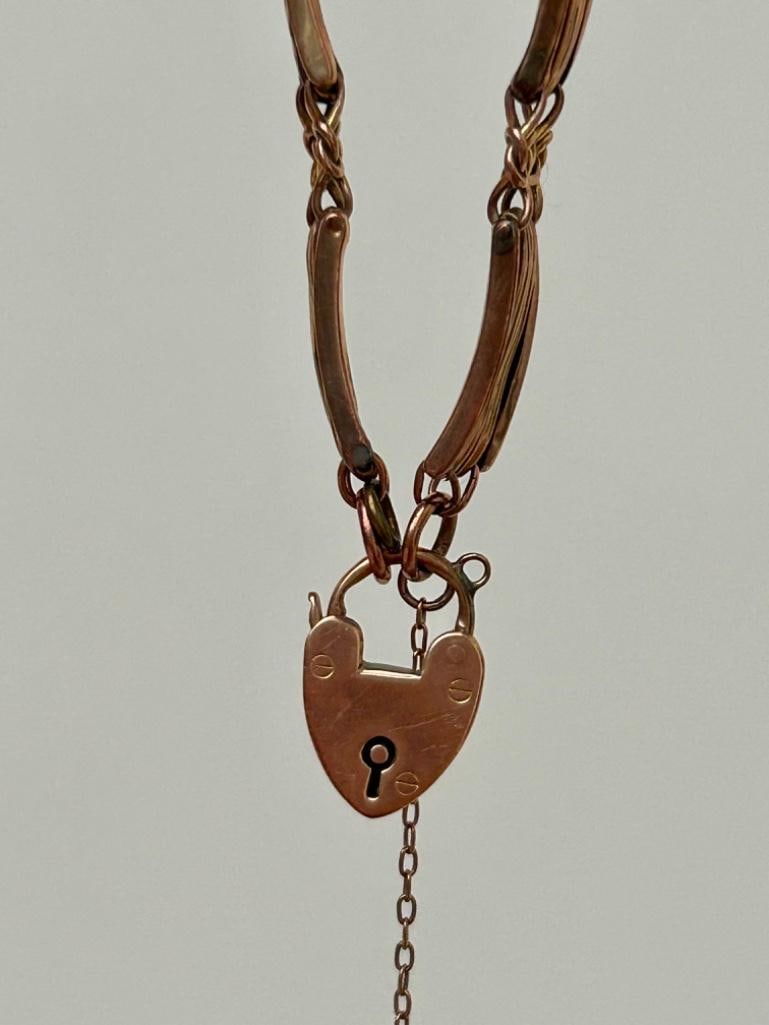 Boxed 9ct Gold Bracelet with Lovers Knot Detailing and a Heart Padlock - 5