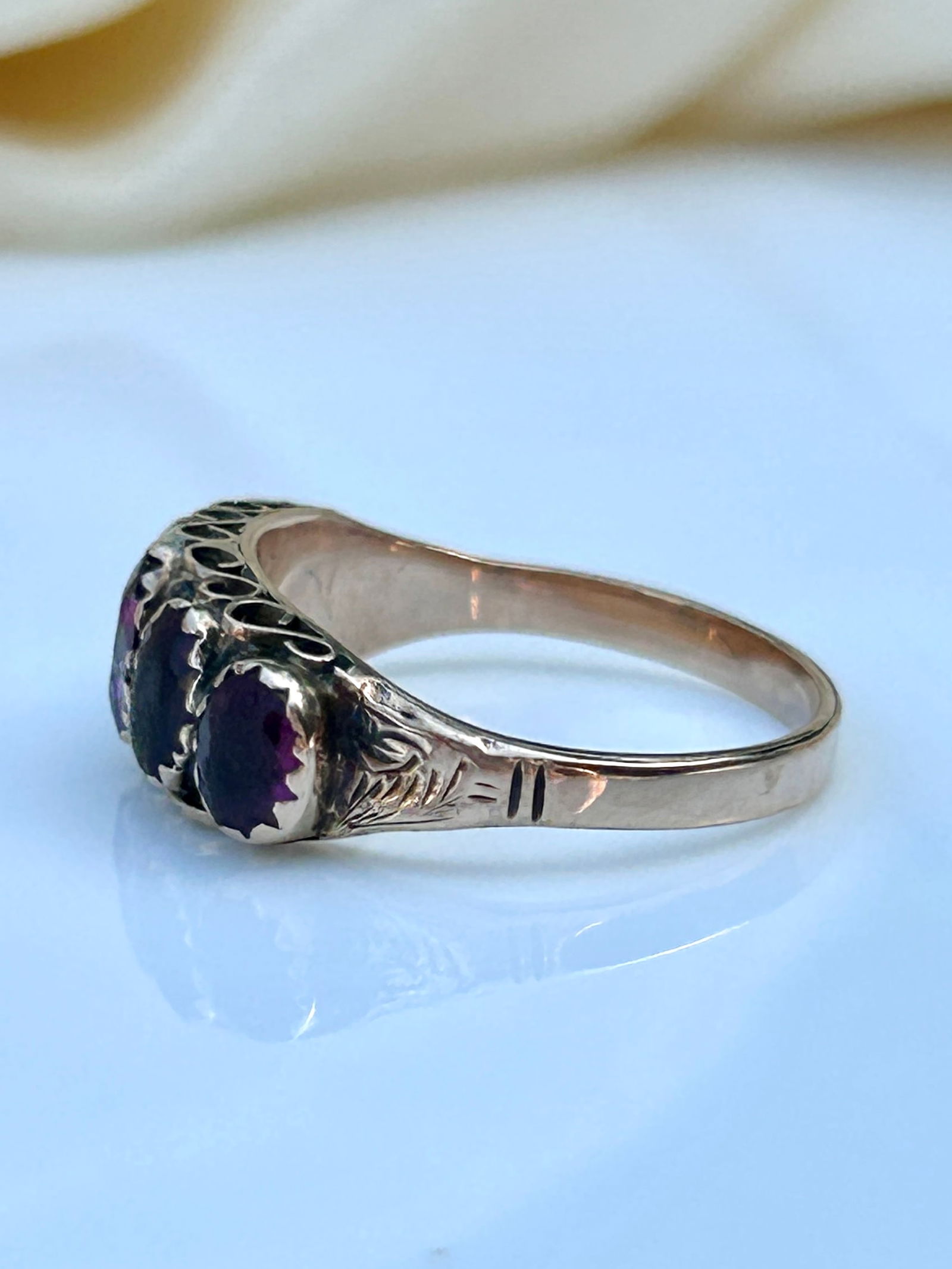 ANTIQUE CHUNKY 9CT GOLG GEMSET RING - 2