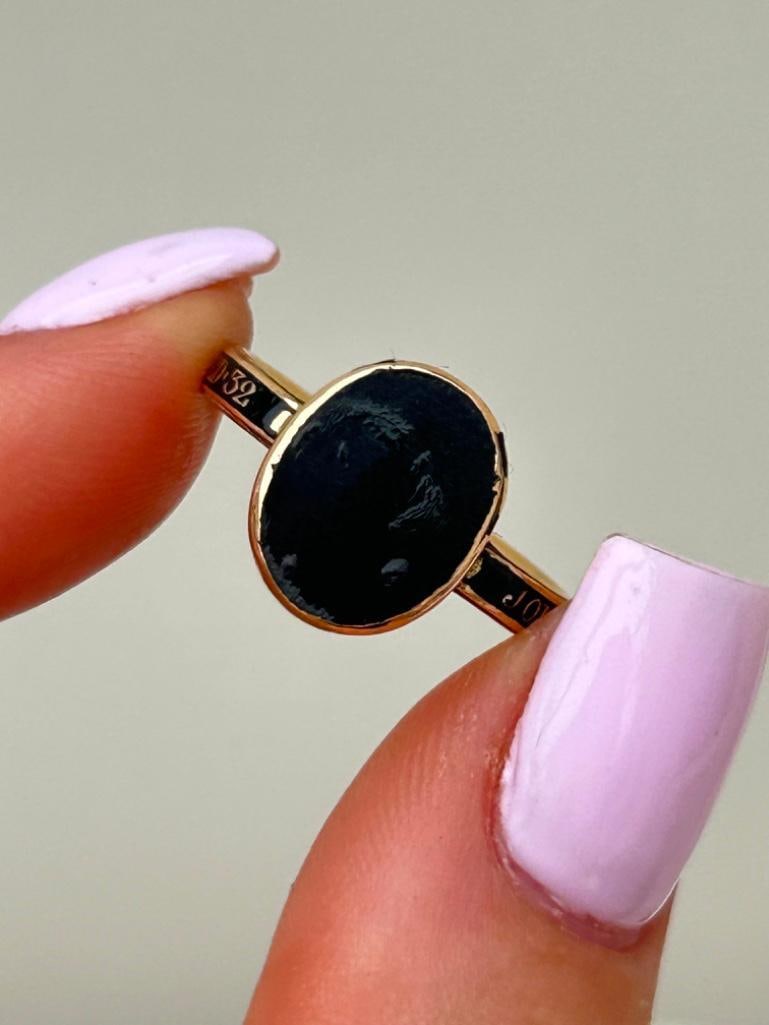 Antique Black Enamel Band and Gold Mourning Ring - 5