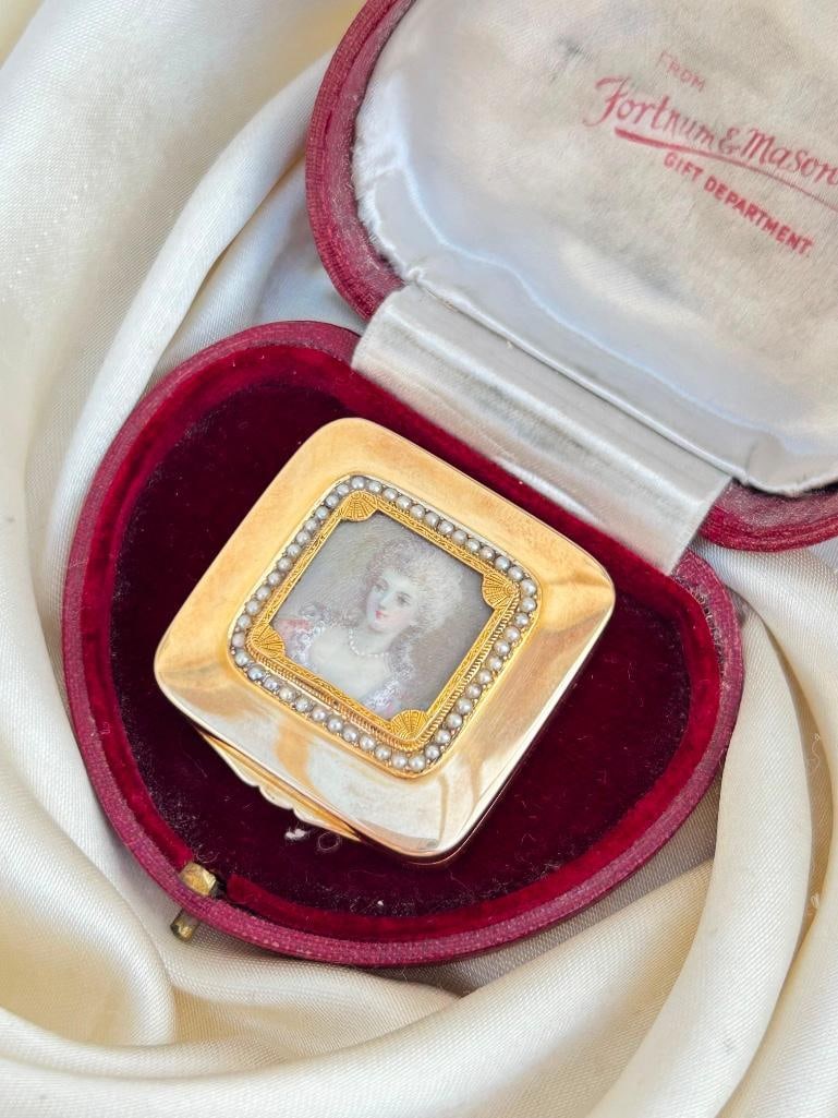 Rare Outstanding Heavy 15ct Yellow Gold Pearl Portrait Compact Box in Antique Box - 2