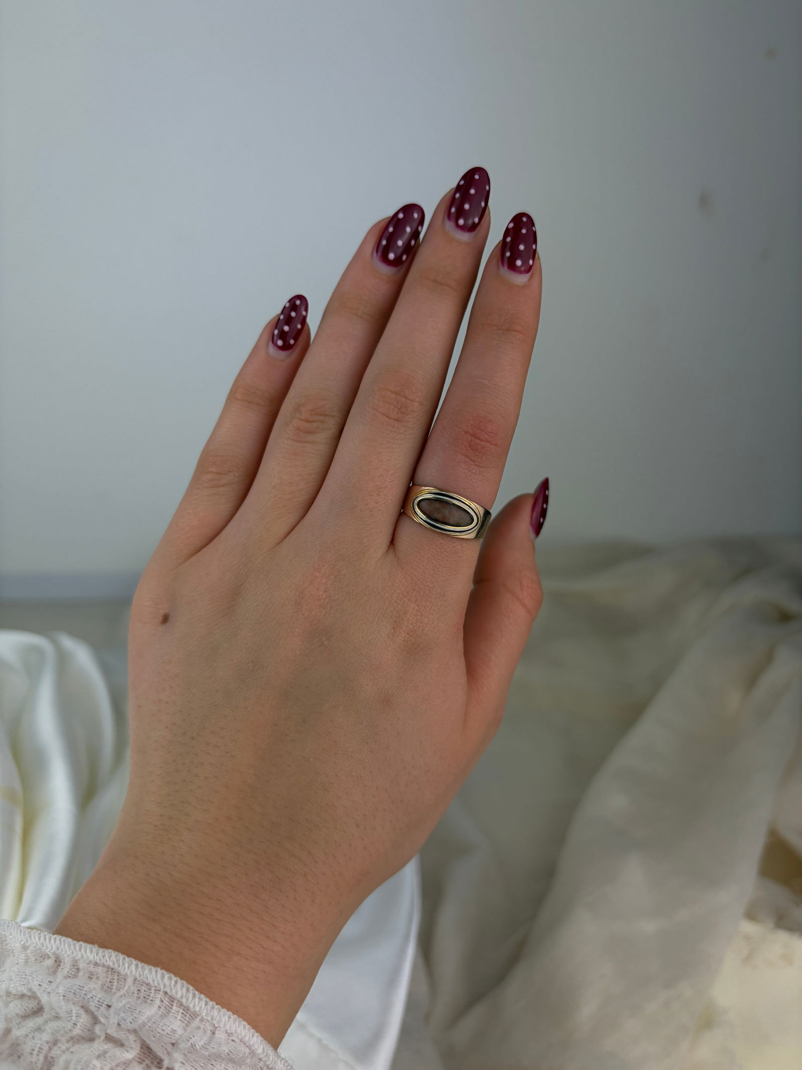 ANTIQUE GEORGIAN ERA C. 1800 ENAMEL AND AGATE 9CT GOLD MOURNING BAND RING - 3