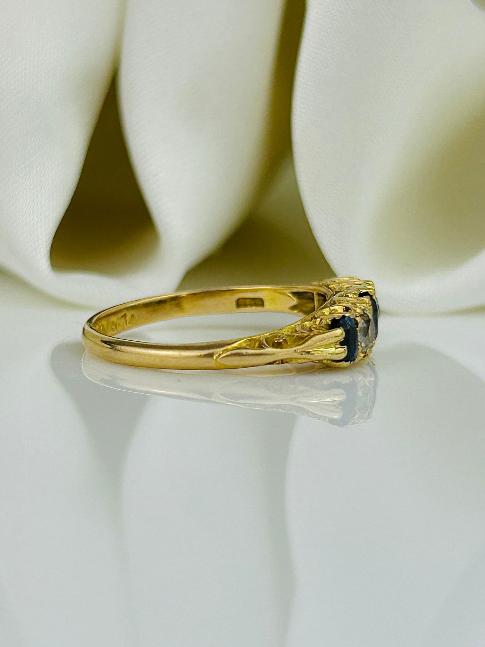 Antique C.1917 18ct Yellow Gold Sapphire and Diamond 5 Stone Ring - 2