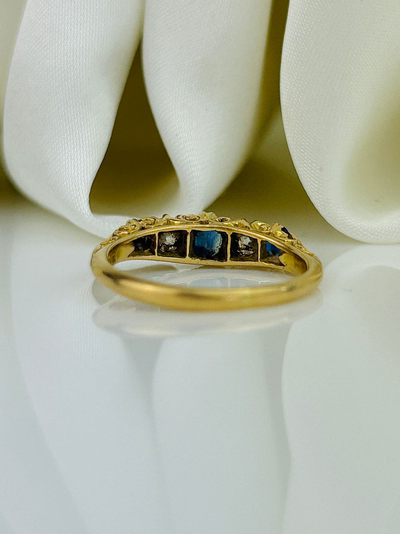 Antique C.1917 18ct Yellow Gold Sapphire and Diamond 5 Stone Ring - 3