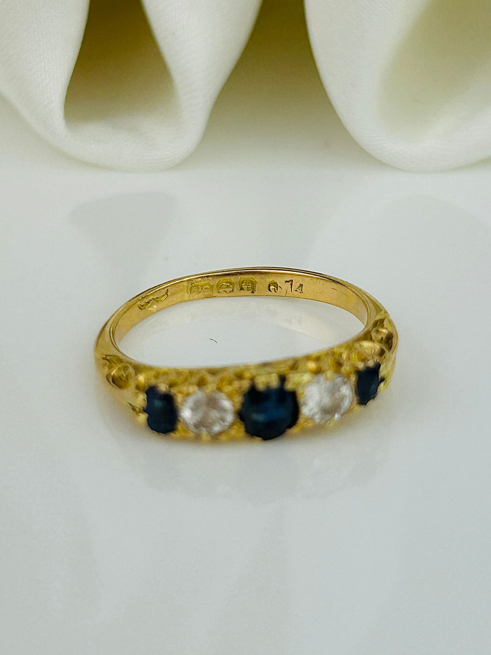 Antique C.1917 18ct Yellow Gold Sapphire and Diamond 5 Stone Ring - 4