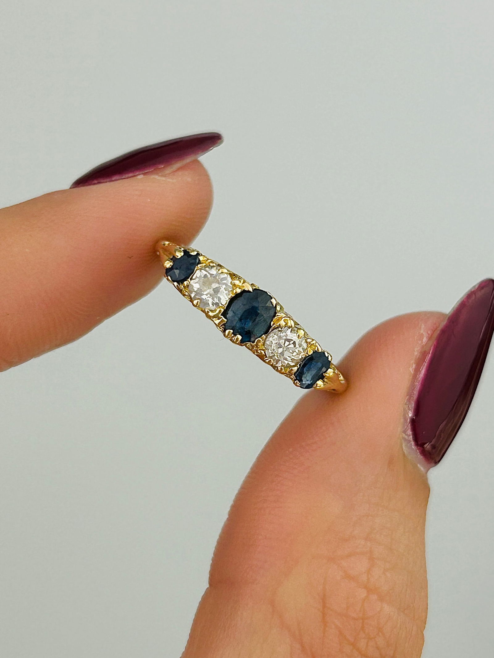 Antique C.1917 18ct Yellow Gold Sapphire and Diamond 5 Stone Ring - 5