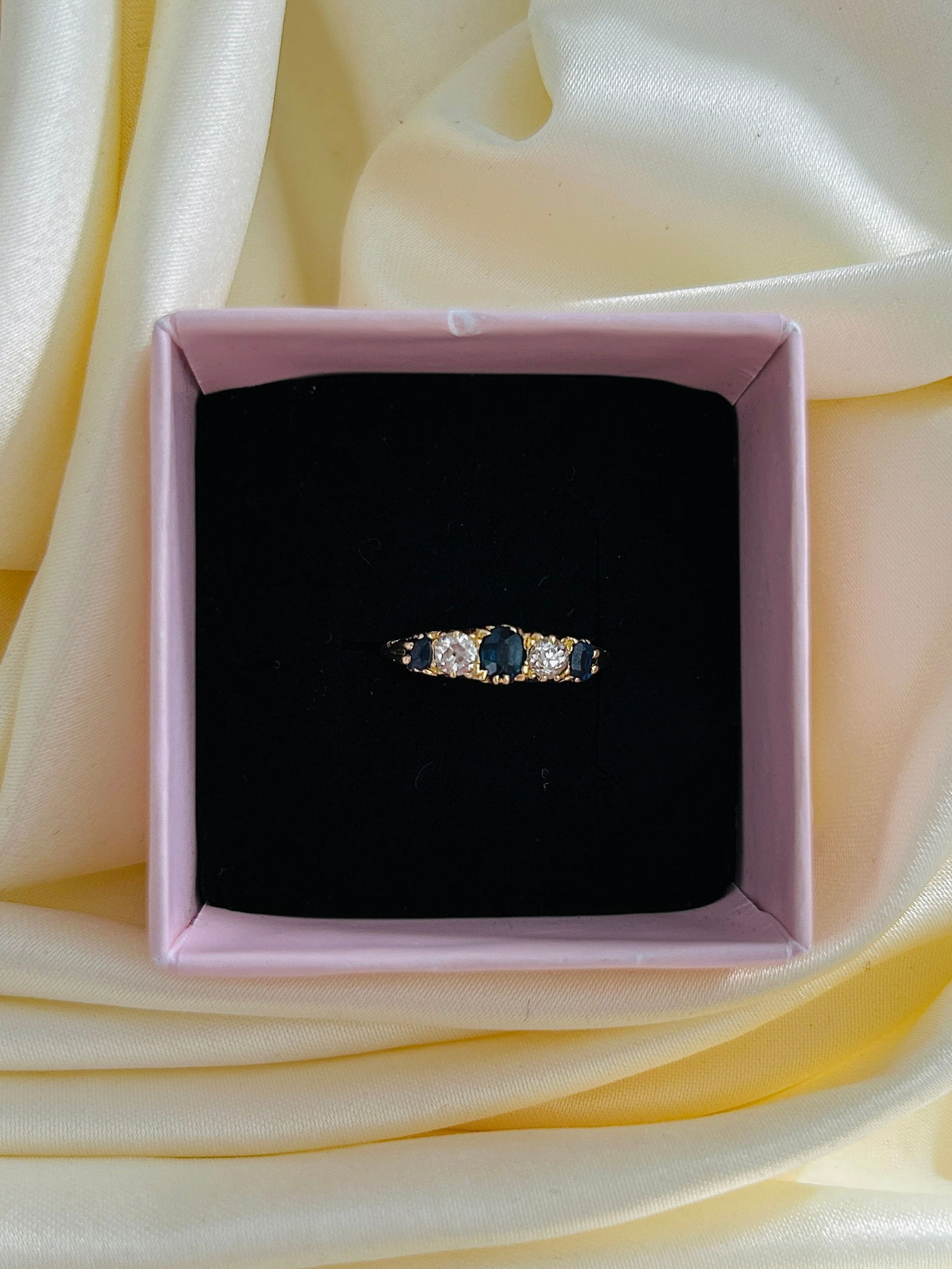 Antique C.1917 18ct Yellow Gold Sapphire and Diamond 5 Stone Ring - 7