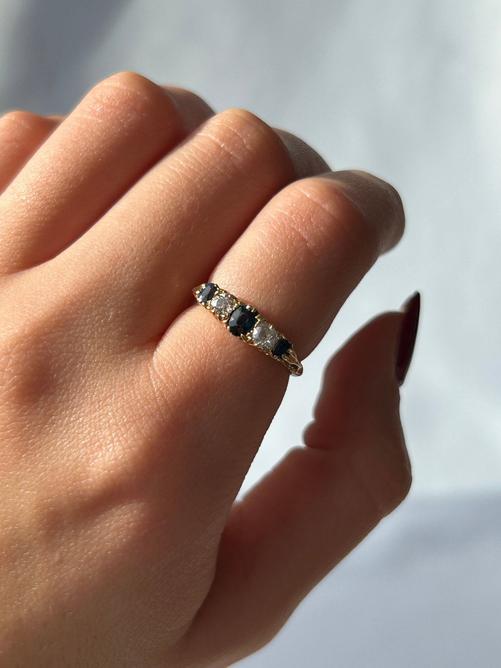 Antique C.1917 18ct Yellow Gold Sapphire and Diamond 5 Stone Ring - 8