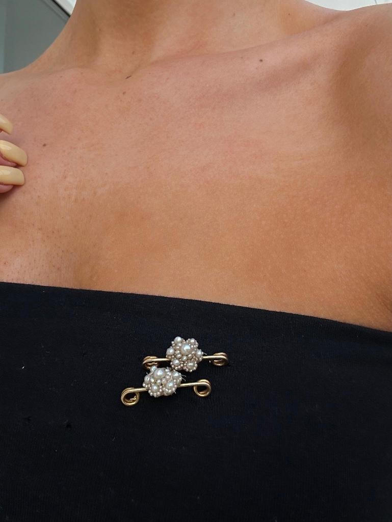 Set of Two Antique Pearl and Gold Safety Pin Brooches - 2