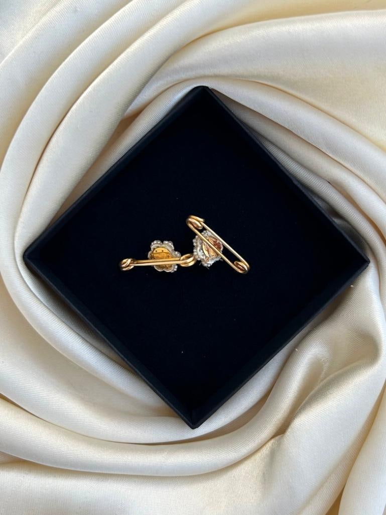 Set of Two Antique Pearl and Gold Safety Pin Brooches - 3