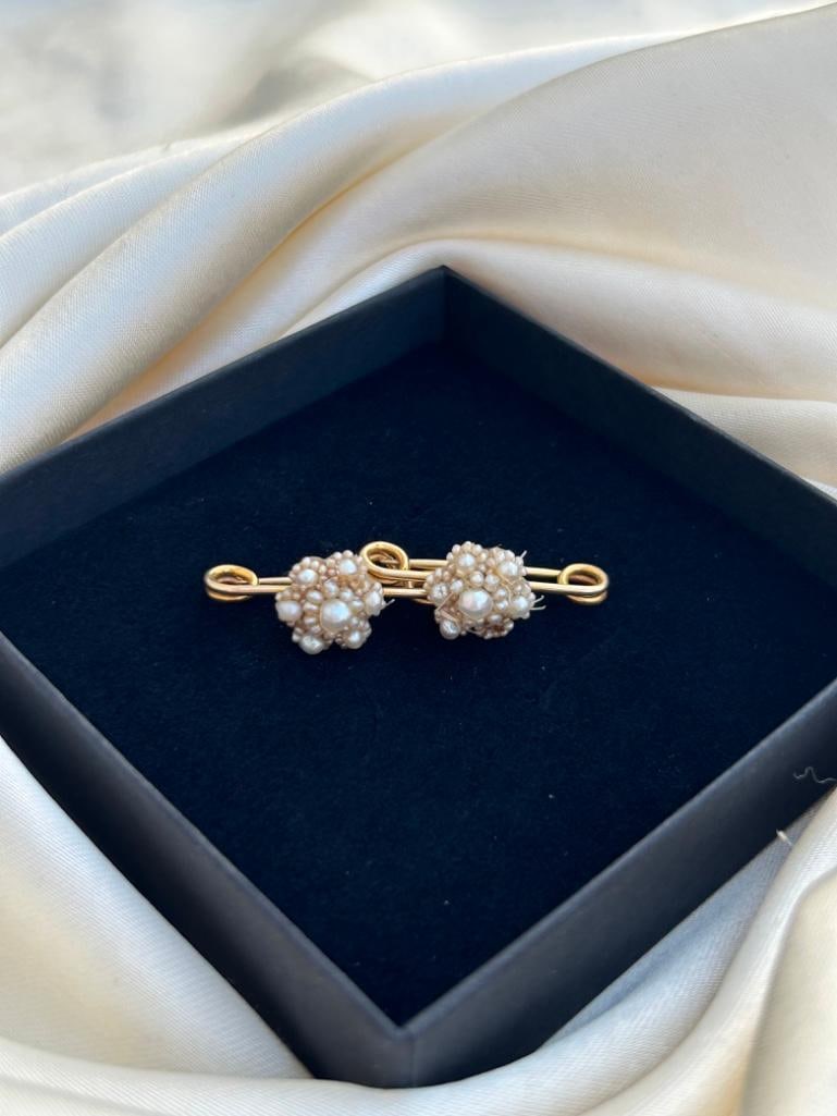 Set of Two Antique Pearl and Gold Safety Pin Brooches - 4