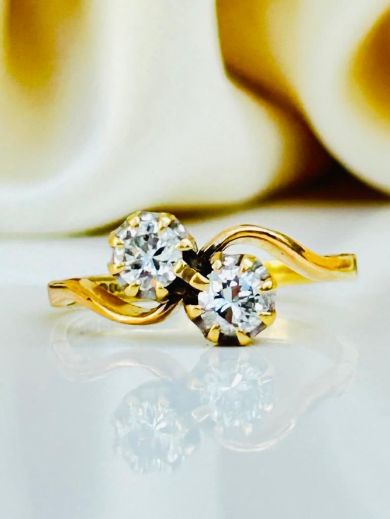 Sweet 18ct Yellow Gold Diamond Crossover Moi et Toi Ring: Sweet 18ct Yellow Gold Diamond Crossover Moi et Toi Ring beautiful moi et toi ring measurements size uk L us 6 head of ring 6mm x 9mm weight 2.68g hallmarked 750