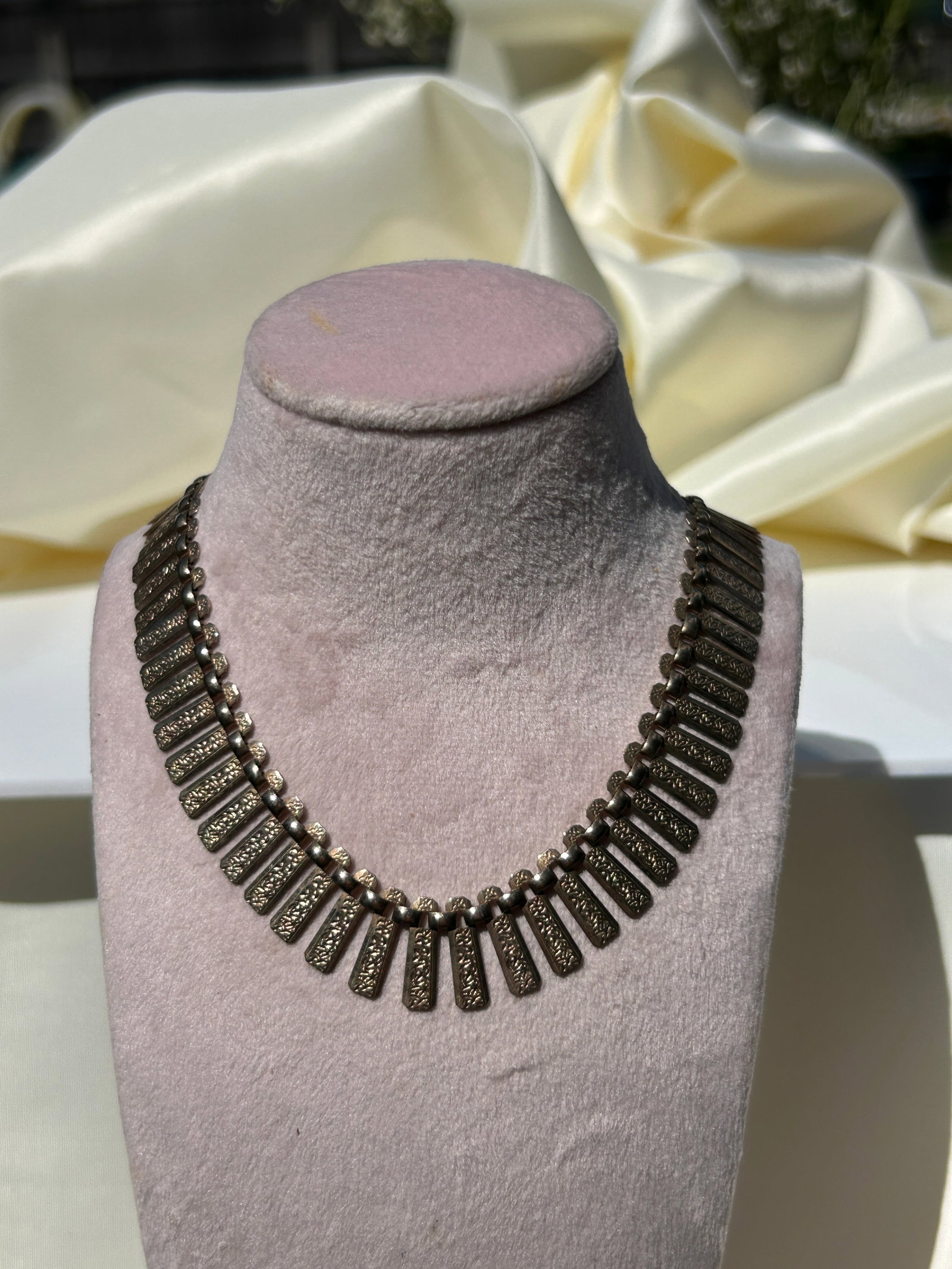 Fabulous textured 9ct gold collar /necklace - 5