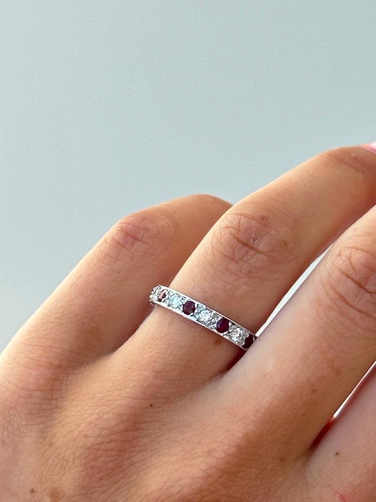 Outstanding 18 CT white gold Ruby and diamond full eternity band Ring - 7