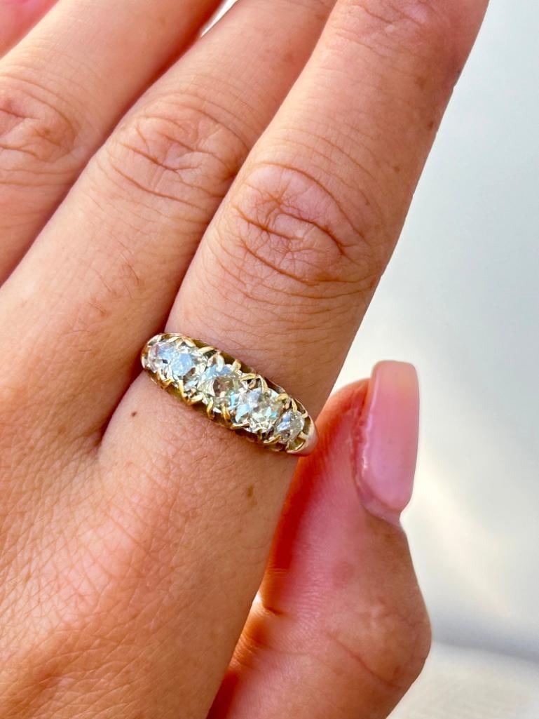 *Antique 18ct Yellow Gold Diamond 5 Stone Ring - 7