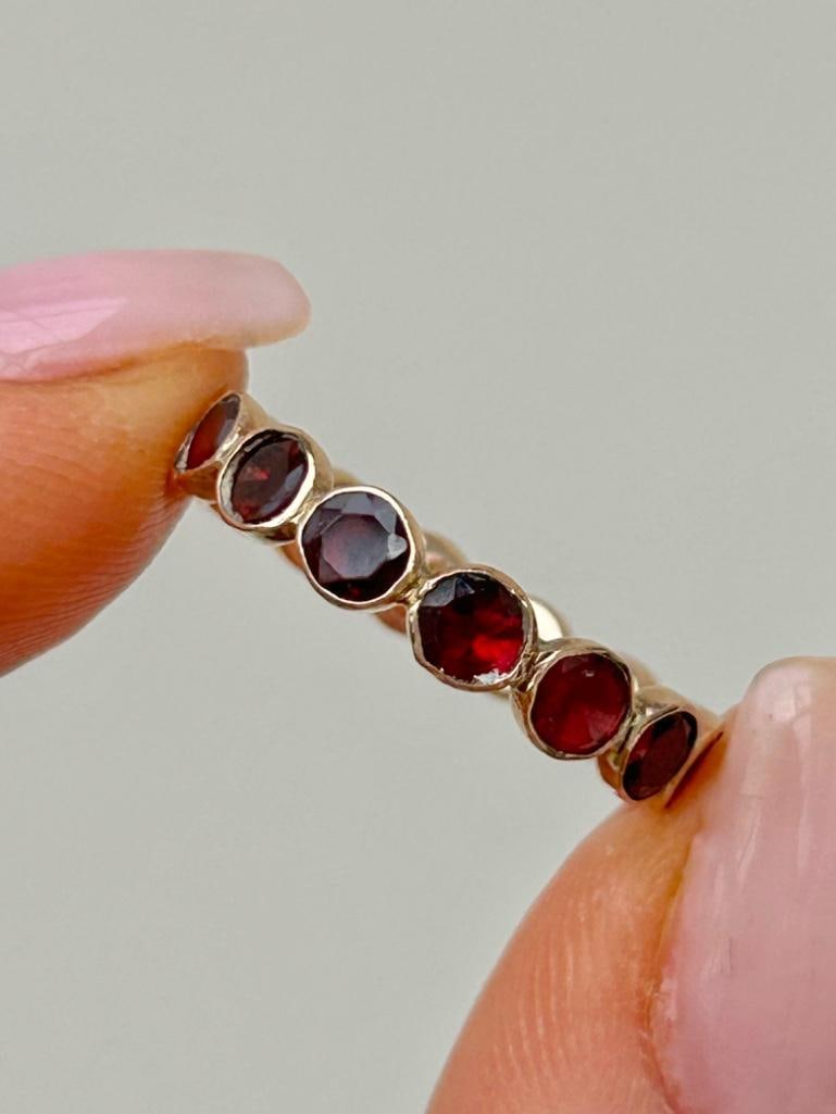 Antique Georgian Era Garnet Full Eternity Band Hoop Ring in Gold - 2