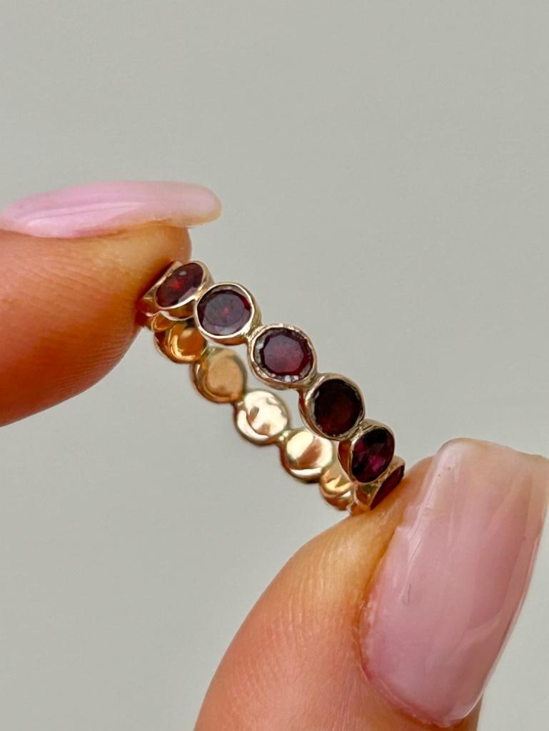 Antique Georgian Era Garnet Full Eternity Band Hoop Ring in Gold - 3