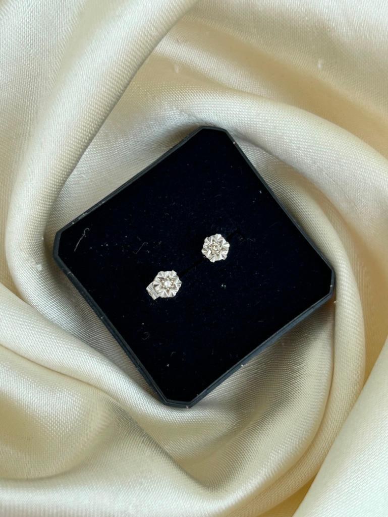 Vintage 9ct White Gold Diamond Stud Earrings - 3