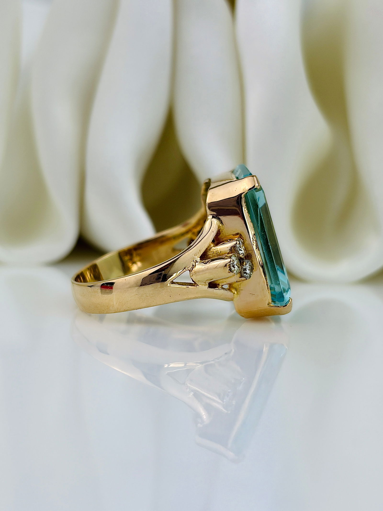 Giant 14k Gold Aquamarine and Diamond Shoulder Cocktail Ring - 2