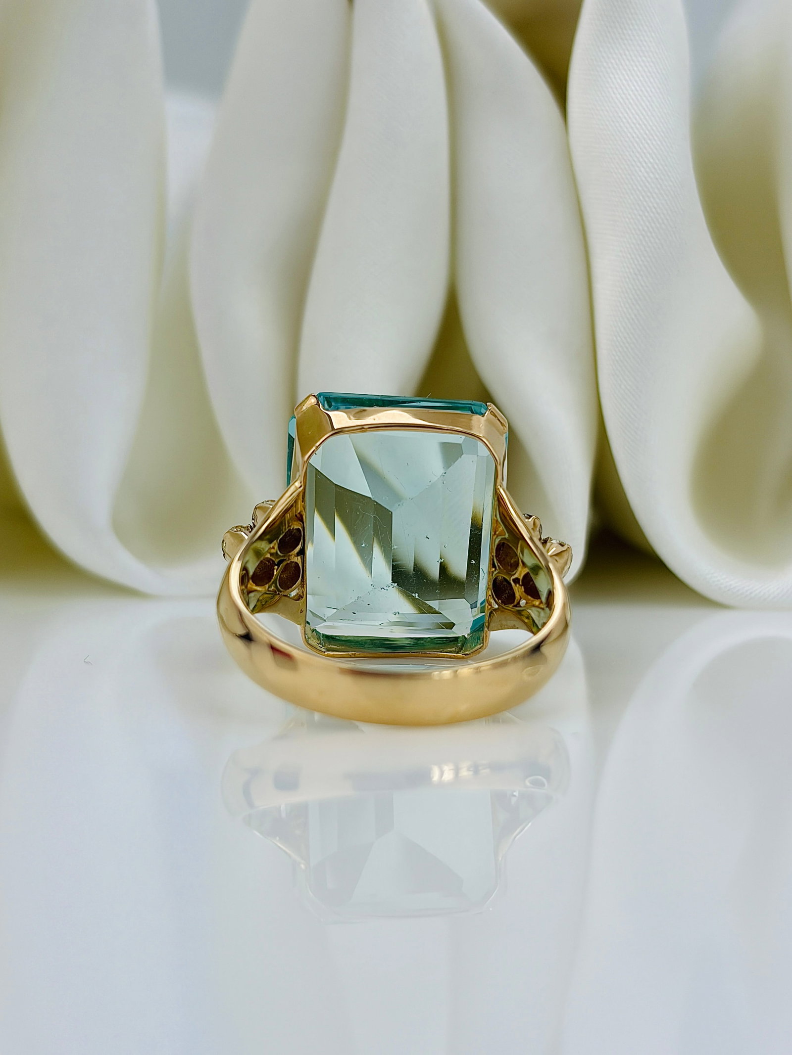 Giant 14k Gold Aquamarine and Diamond Shoulder Cocktail Ring - 3