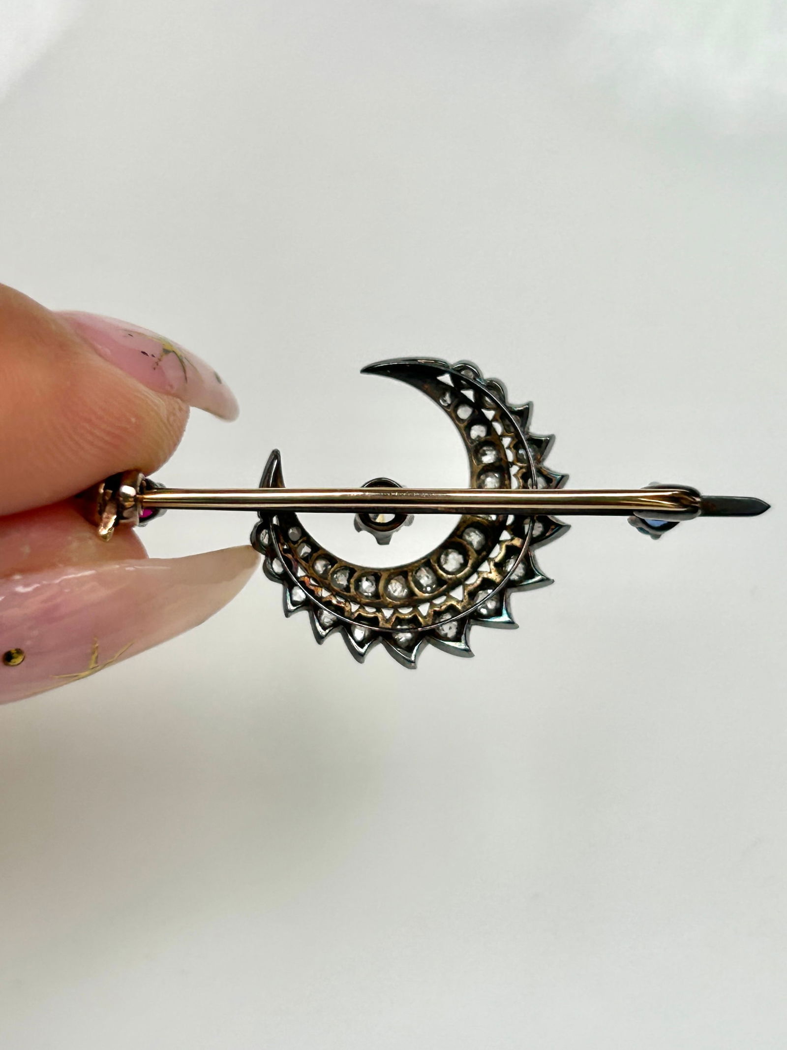 Antique double row diamond crescent brooch with diamond center and ruby and sapphire ends in gold - 2