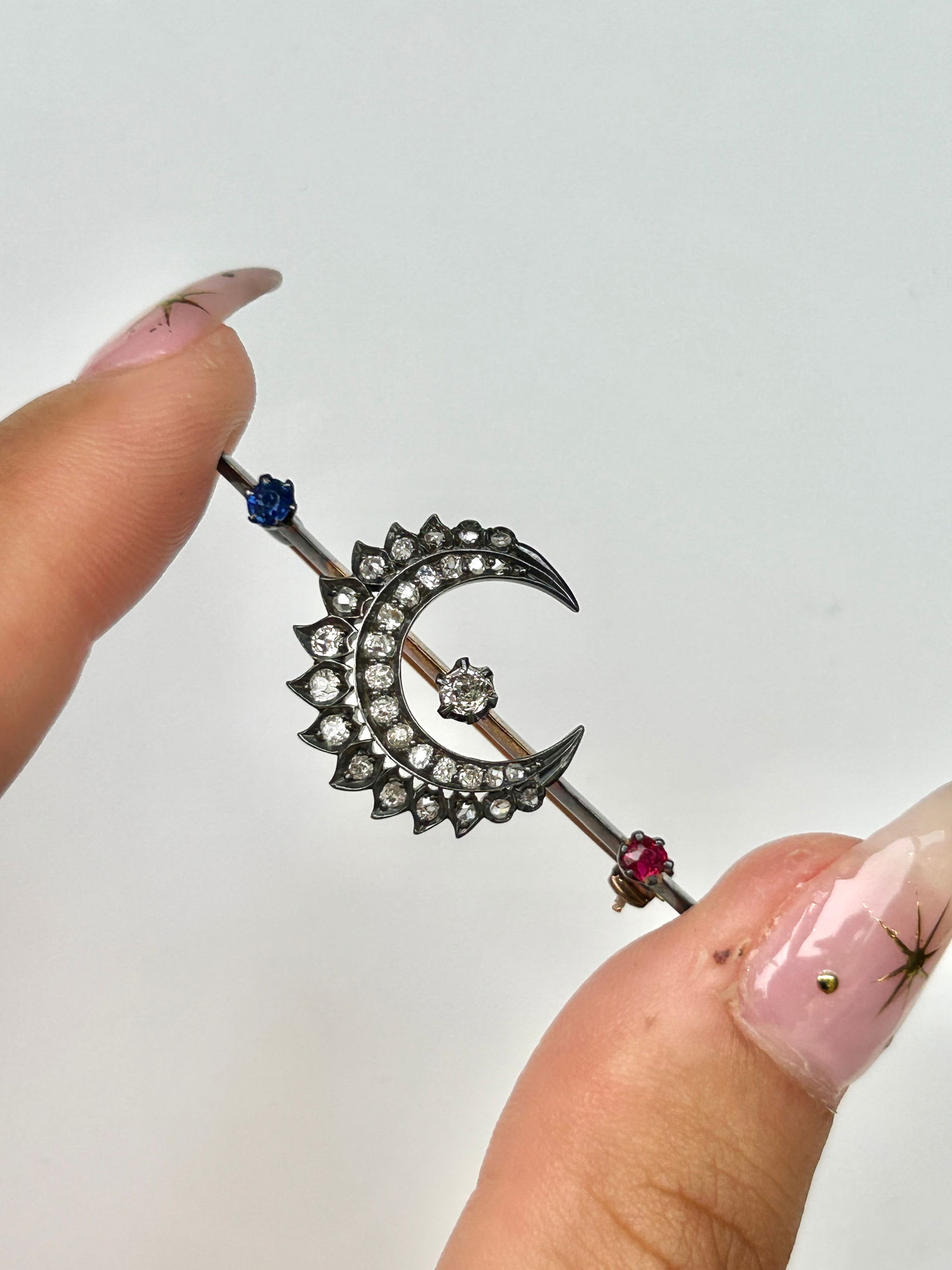 Antique double row diamond crescent brooch with diamond center and ruby and sapphire ends in gold - 7