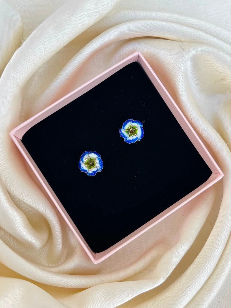 Wonderful Antique Gold and Enamel Flower Ring - 9