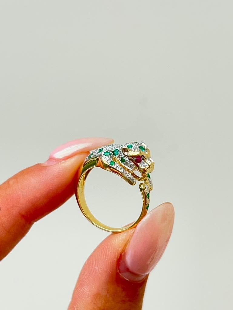 Chunky 18ct yellow gold diamond and emerald panther ring with ruby eyes - 5