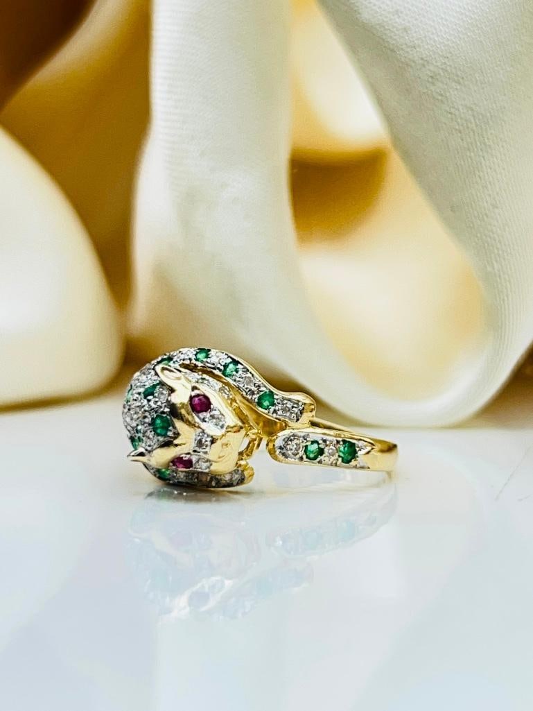 Chunky 18ct yellow gold diamond and emerald panther ring with ruby eyes - 7